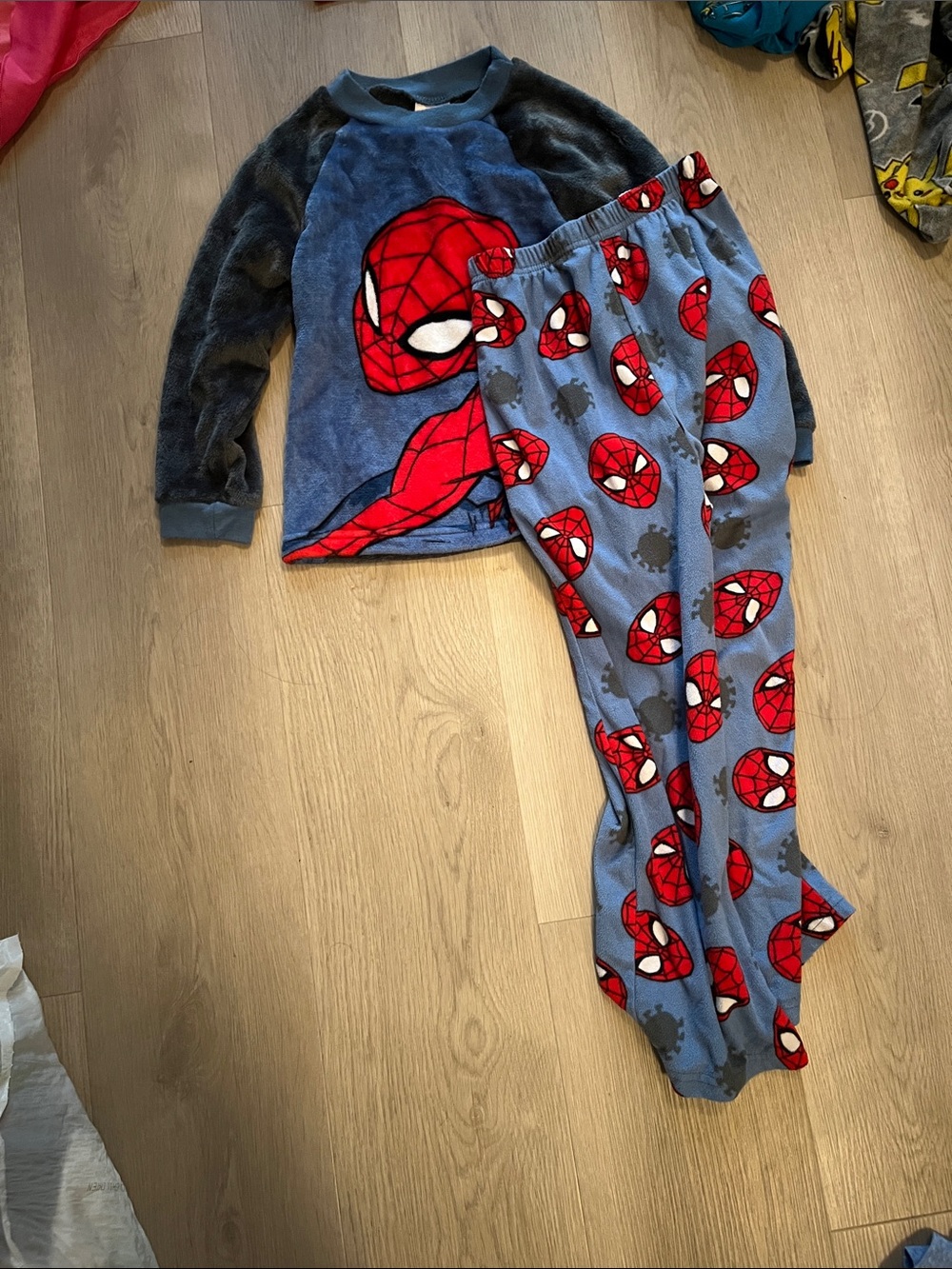 Spiderman pajamas super fuzzy size 7